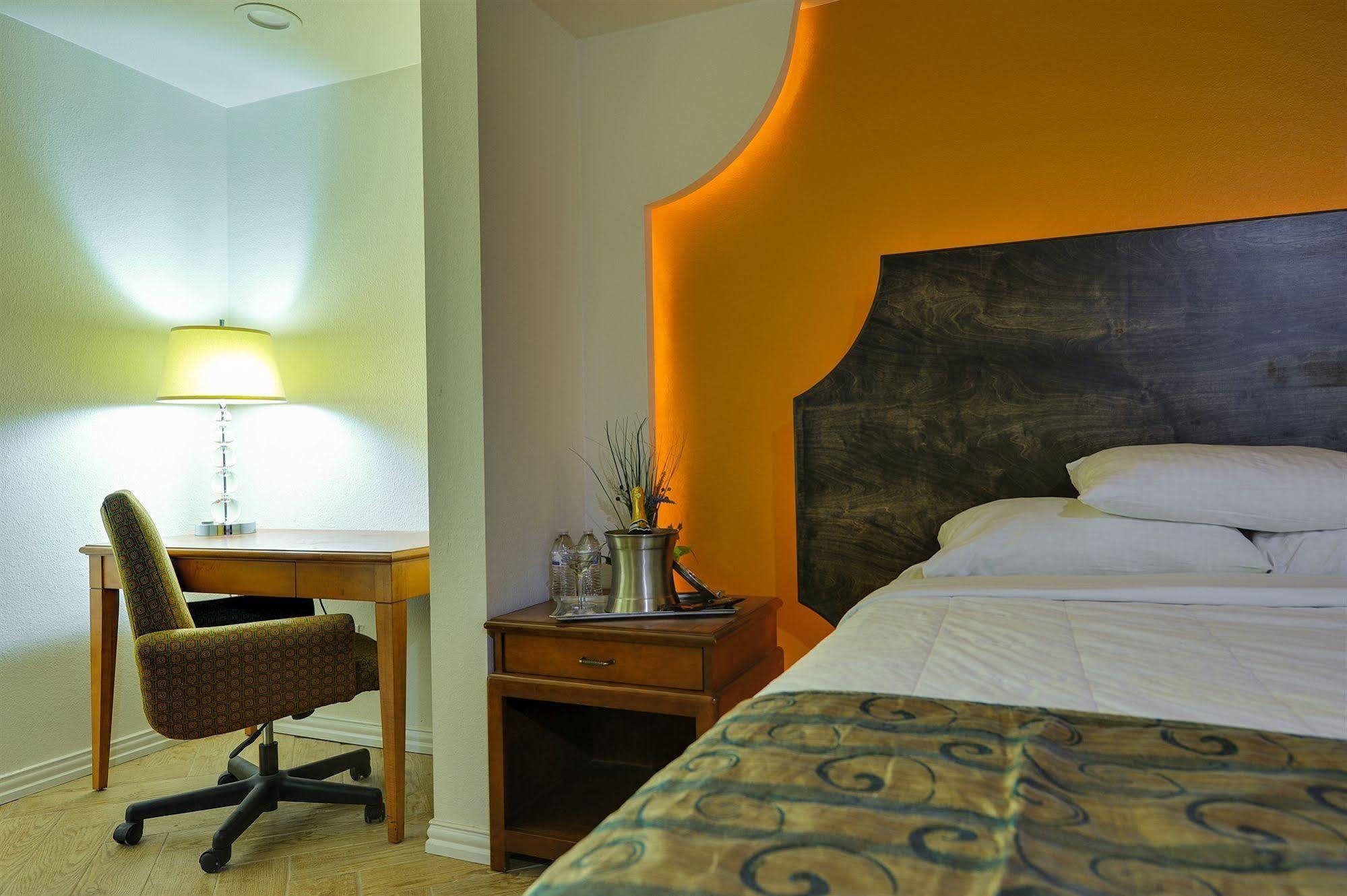 Romantic Inn & Suites Dallas Exteriér fotografie