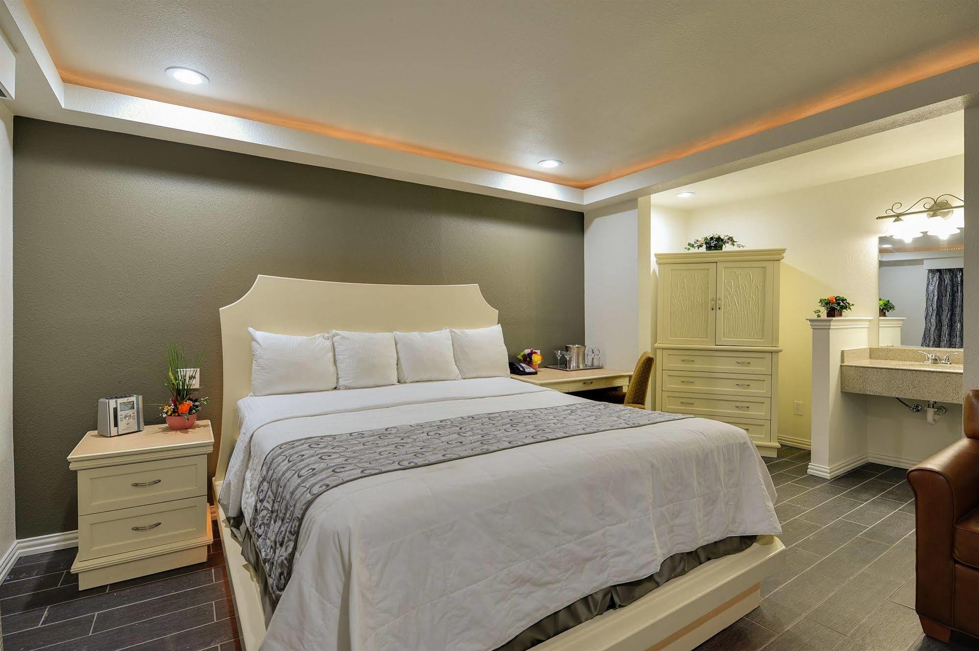 Romantic Inn & Suites Dallas Exteriér fotografie