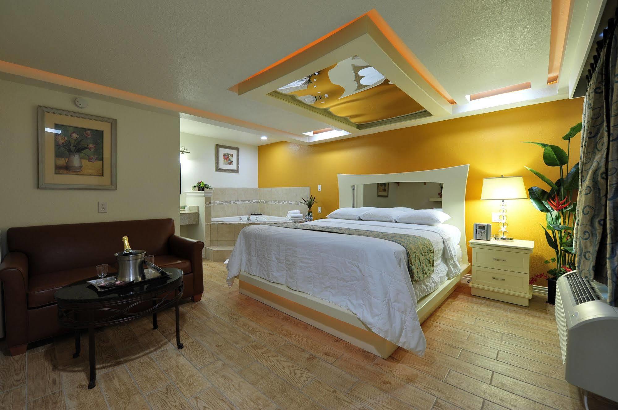 Romantic Inn & Suites Dallas Exteriér fotografie