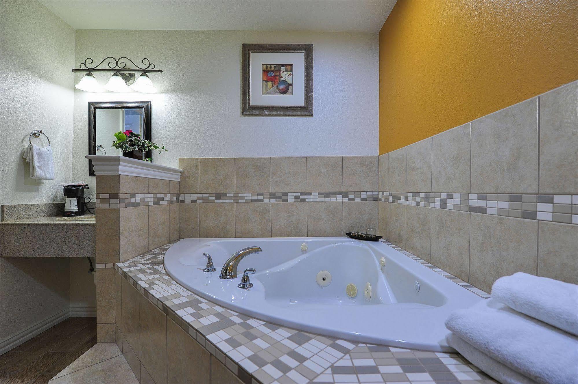 Romantic Inn & Suites Dallas Exteriér fotografie